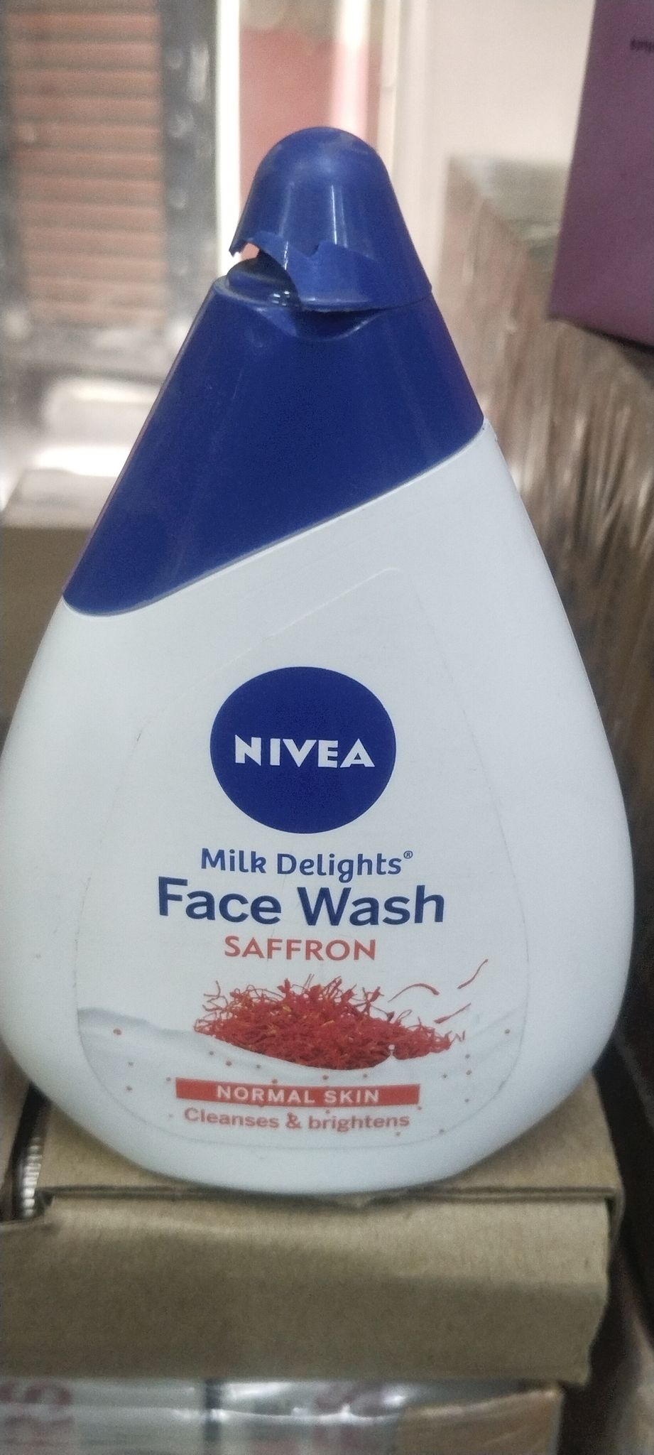 Nivea milk delights Face wash Saffron 