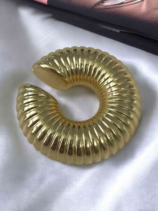 Ishkaara Spiral Chunky Earcuff Ishkaara Spiral Chunky Earcuff