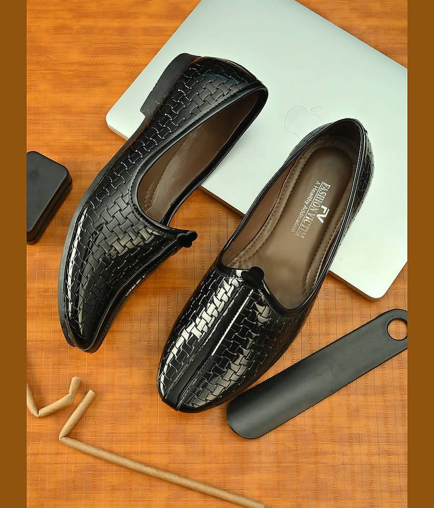 Fashion Victim Black Mojari