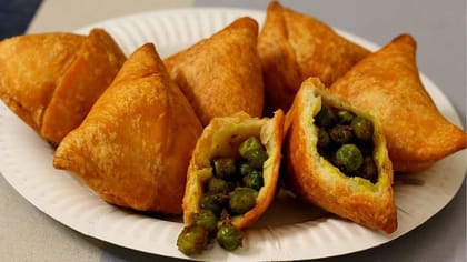 Desi Ghee Mutter Samosa..-500 Grm