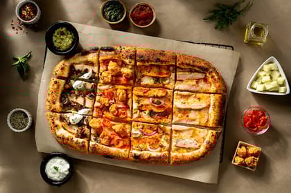 Non Veg Pizza Platter - Red Sauce