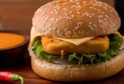 Monalisa Paneer Crunch Burger