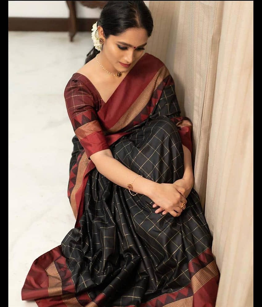 Sanwariya Silks Silk Blend Woven Saree With Unstitched Blouse Piece ( Black )