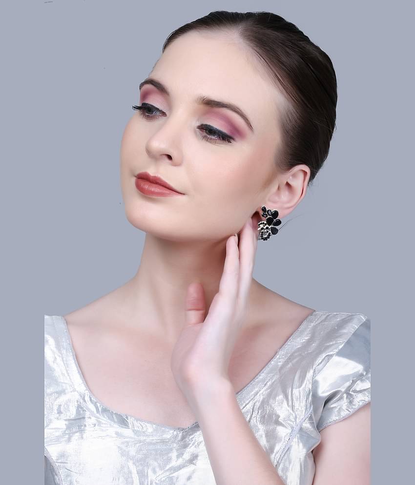 Sunhari Jewels Black Stud Earrings ( Pack of 1 )