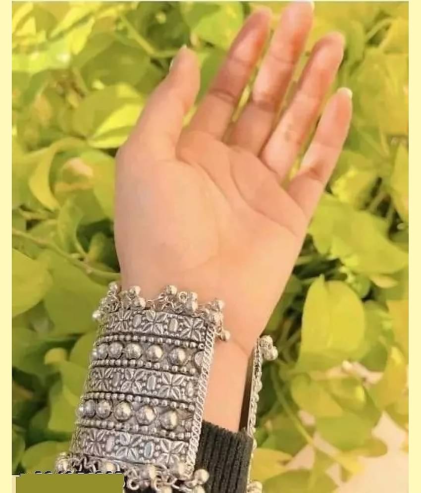 Samridhi DC Silver Bangle ( Pack of 1 )