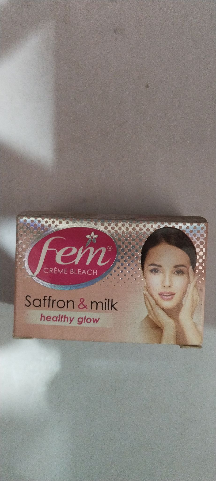 Fem Creme bleach Saffron & milk Healthy glow 