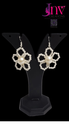 Flower pearl earrings