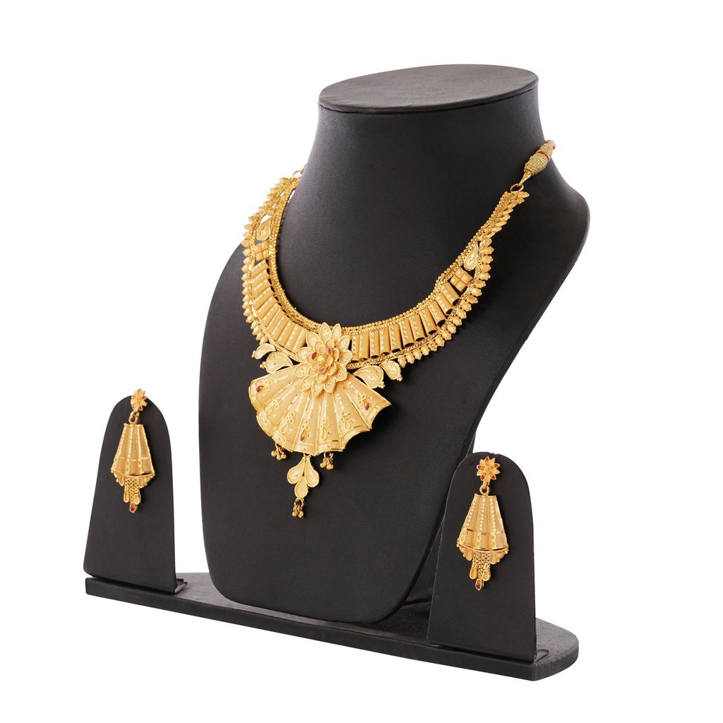 traditional South Indian necklace Gold-Plated Floral Fan Necklace and Earrings Set for Special Occasions