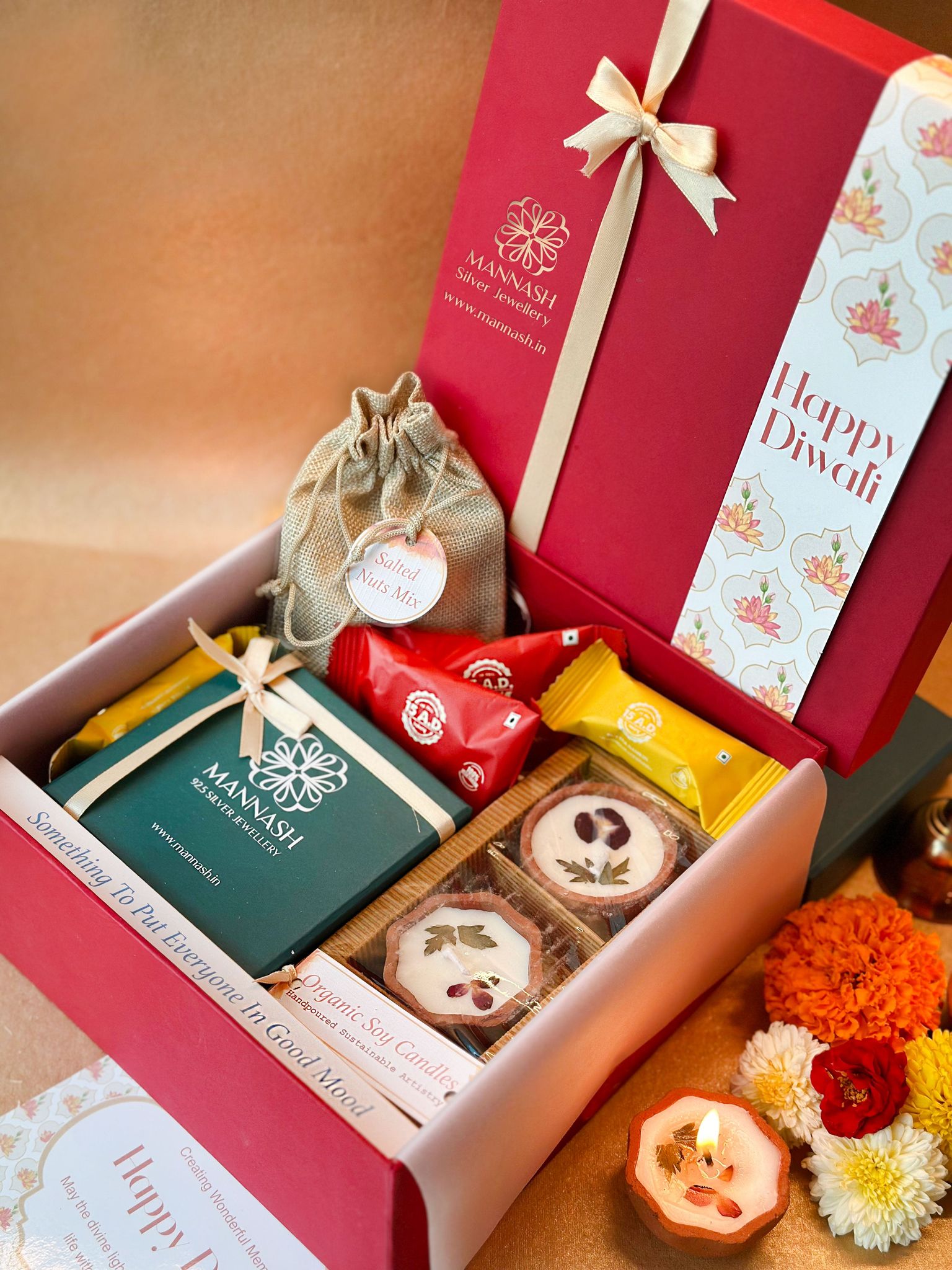 Atrangi Family Wali Diwali Gift Hamper 🎁-Red