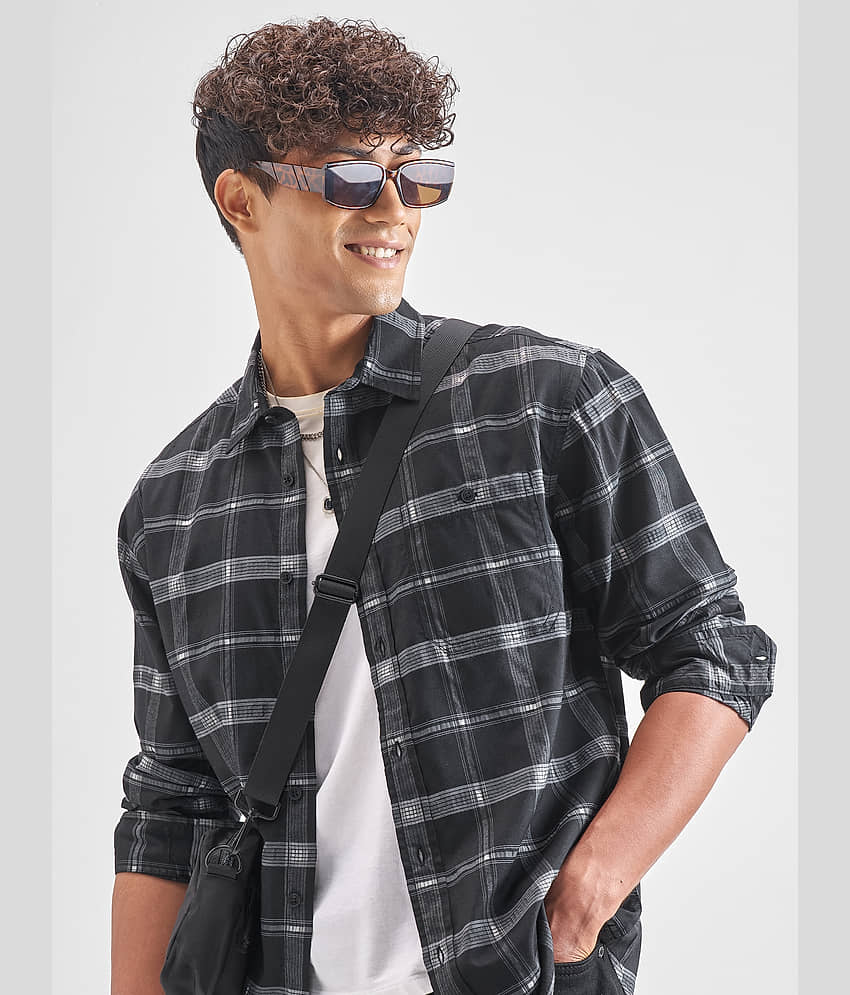 Highlander Viscose Relaxed Fit Checks Full Sleeves Men's Casual Shirt - Black ( Pack of 1 )