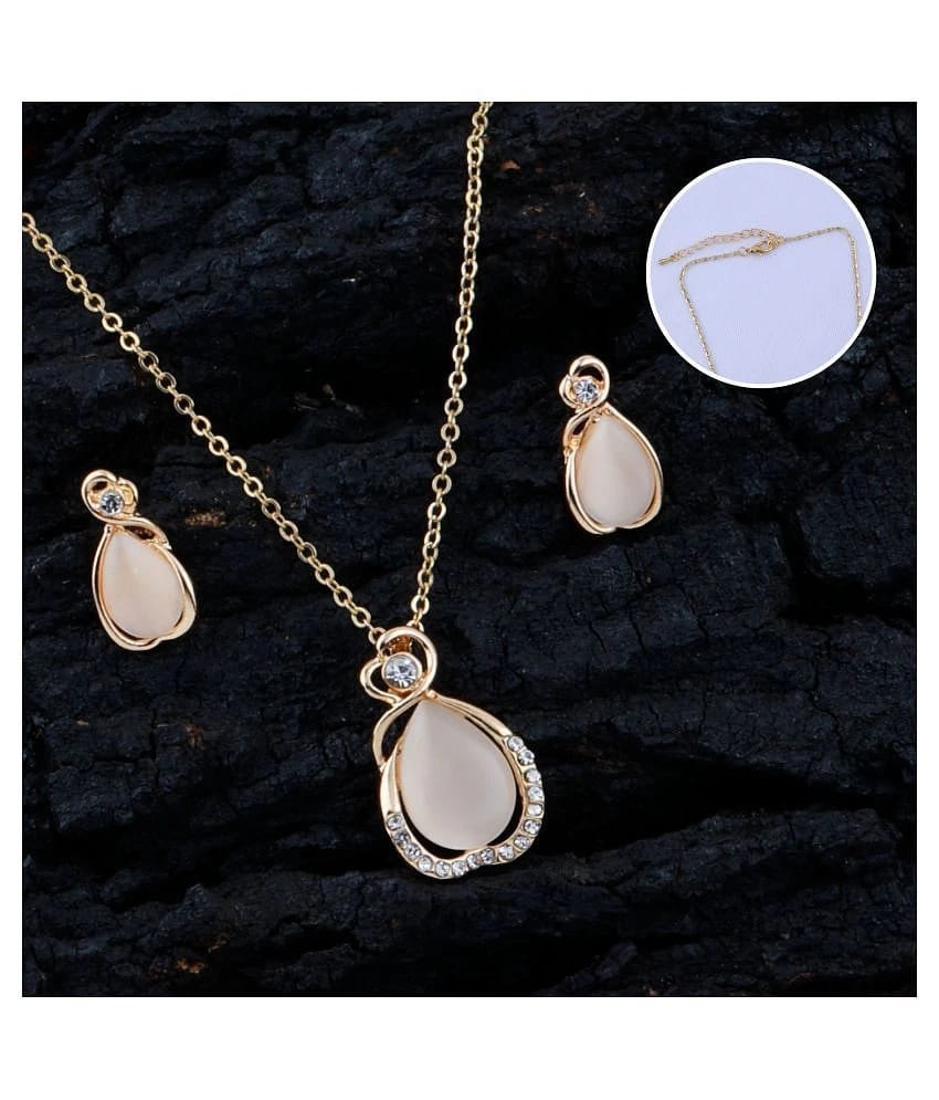 Paola Delicate Fancy look   Pendant Set For Women Girl - Golden