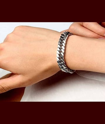 Beauden Silver Bracelet ( Pack of 1 )
