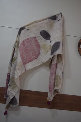 TULIP Traditional Artisians ECO Print Cotton Blend Stole, Mint Green with Floral Paisley Pattern, 180 x 30 cm TULIP Traditional Artisians ECO Print Cotton Blend Stole, Mint Green with Floral Paisley Pattern, 180 x 30 cm