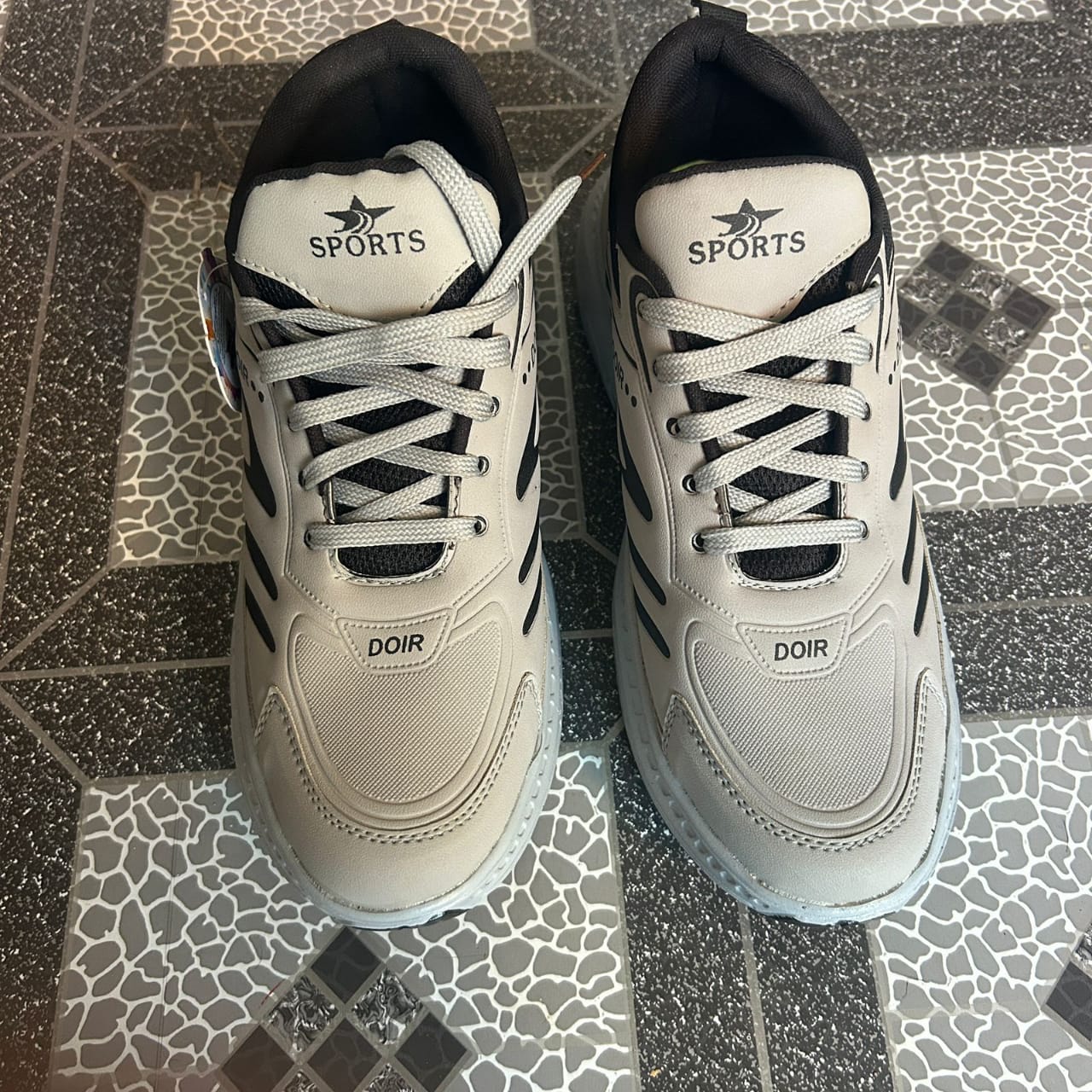 DOIR Mens Sports Shoes