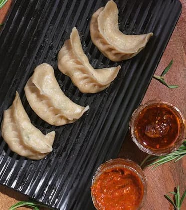 Chicken Steamed Aata Momos [8 Pieces]
