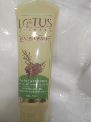 Lotus Herbals Teatreewash Tea tree & cinnamon Anti-acne oil control face wash Removes excess oil, Helps control pimples & acne Oily skin 