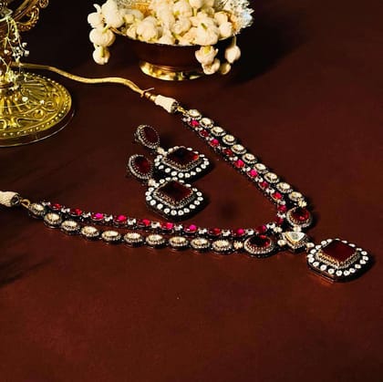 Nayaab Heer Neckpiece- Red
