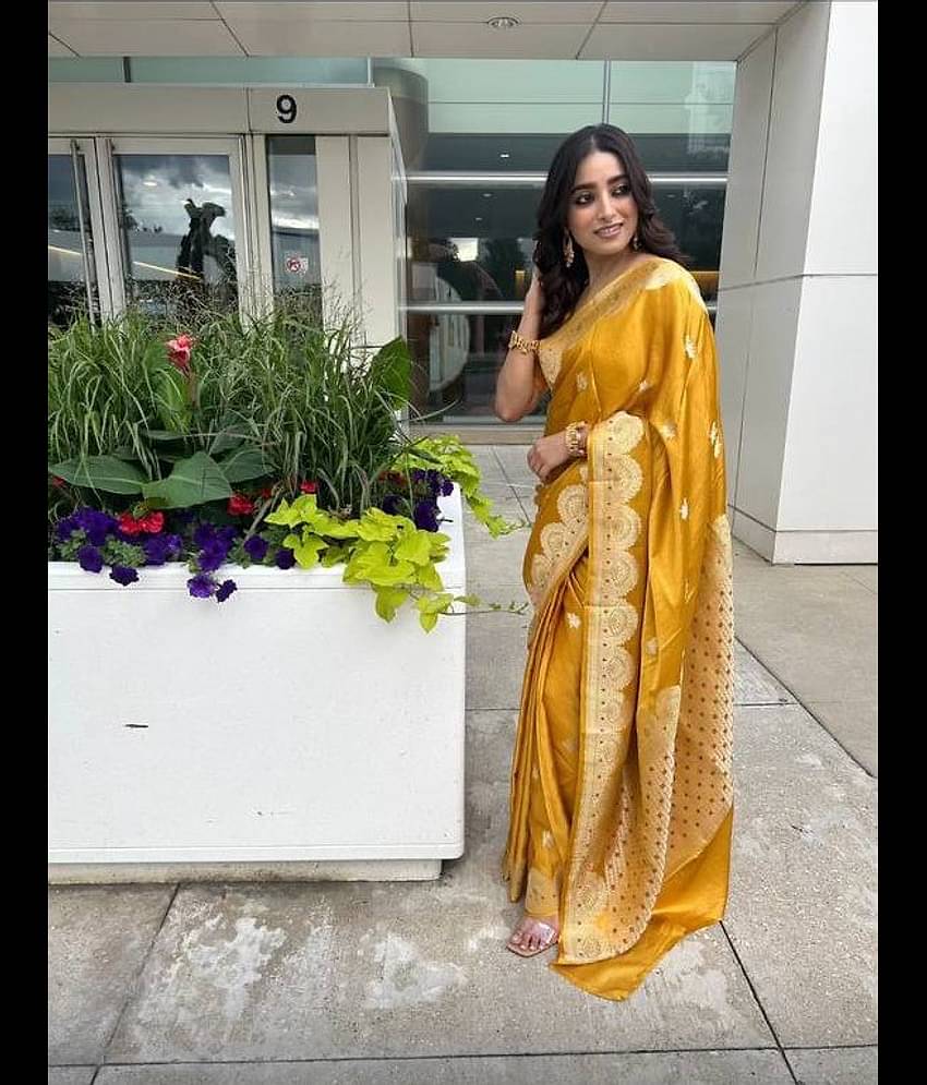 A TO Z CART Silk Blend Solid Saree With Unstitched Blouse Piece ( Yellow )