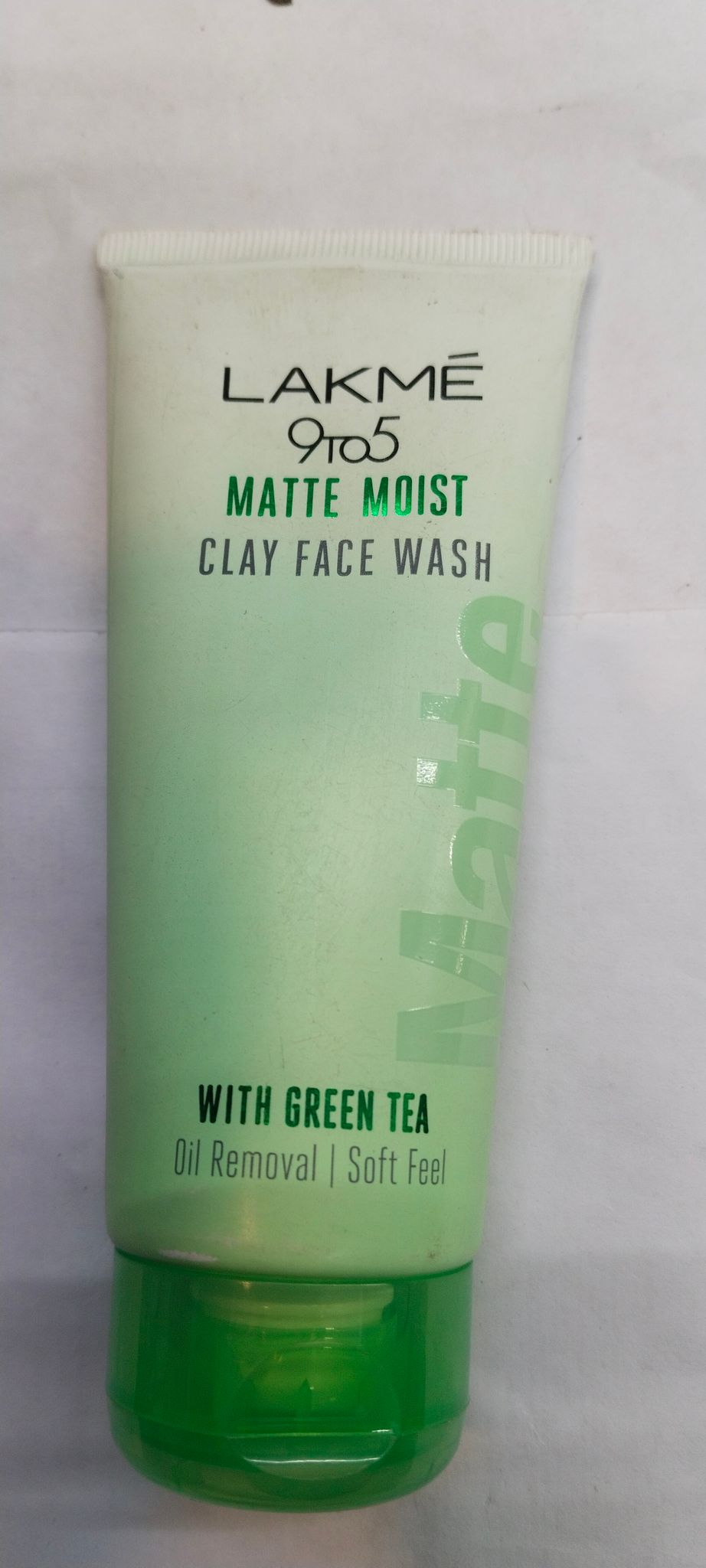 Lakme 9 to 5 matte moist clay face wash 