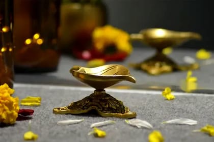 LEAF STYLISH DIYA FOR HOME DÉCOR  by Snova Enterprises