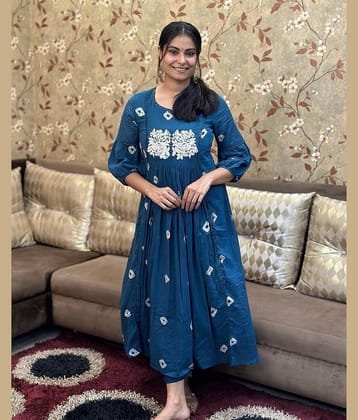 Lee Moda Women Rayon Embroidered Flared Kurti With Pants ( Blue )