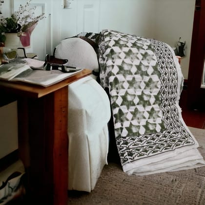 Green Stars 200 GSM Cotton Voile Single Quilt-Single 60 x 90 inches