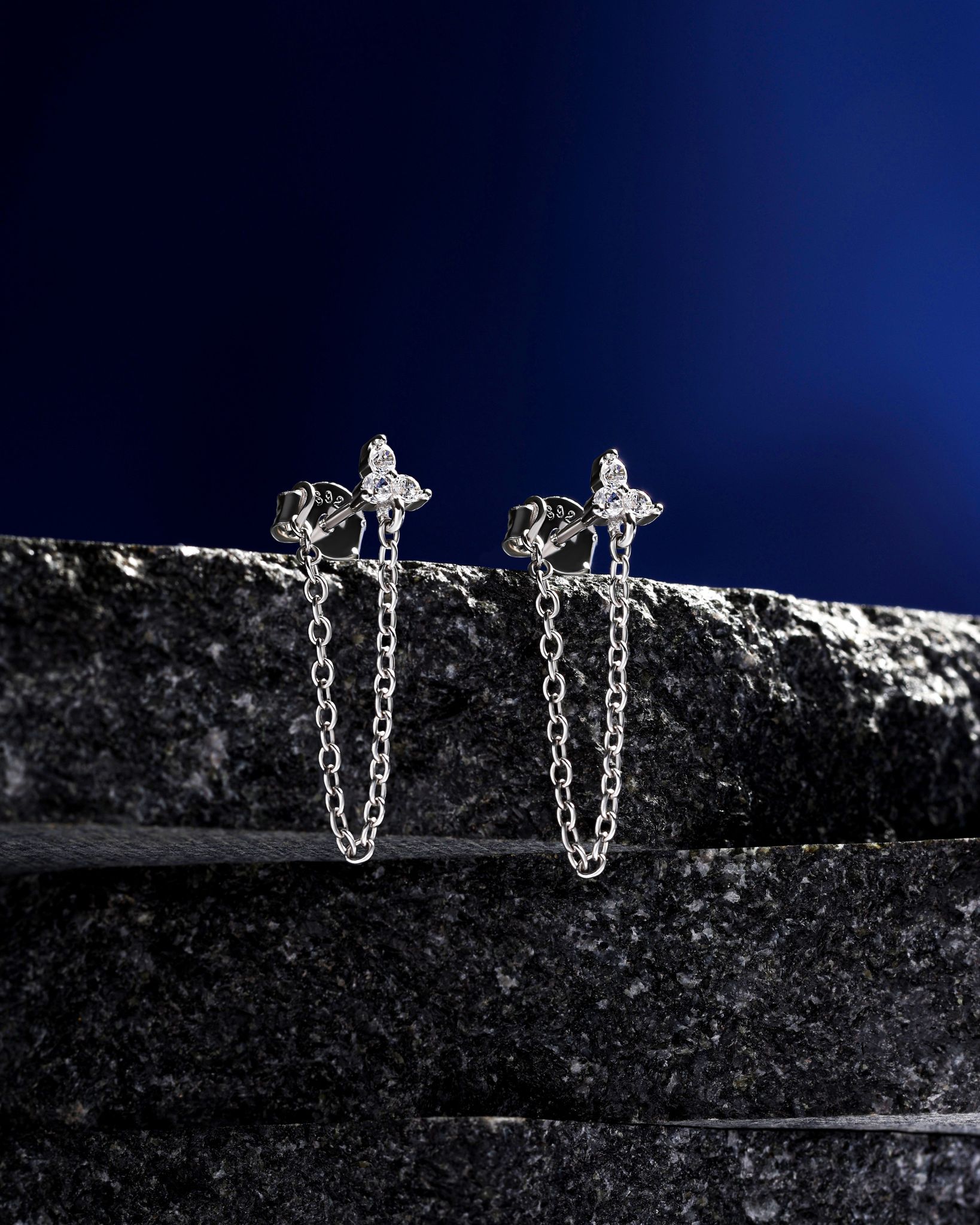 Tri flower chain dangler earring-Rhodium`Plated