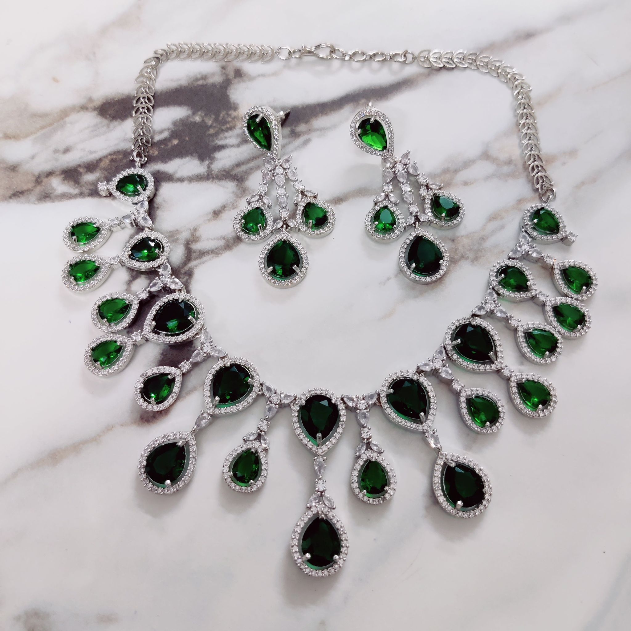 Enchanted Emerald Elegance Necklace in Rhodium-Crystal Green / Rhodium
