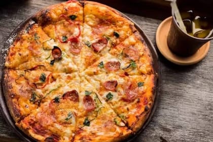 Papprika cheese pizza