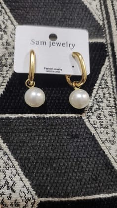 Earring.