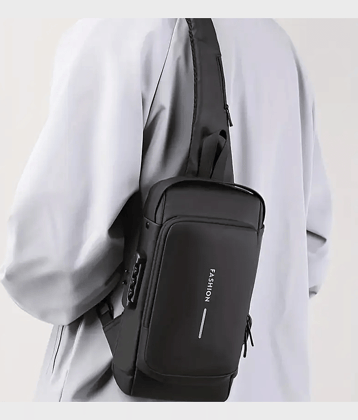 Gjshop Black Solid Messenger Bag