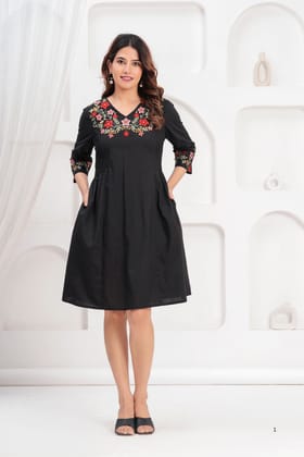 Freyaa Black Bloom Tunic-BLACK / M