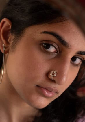 White enamel nose pin-pierced (wire)