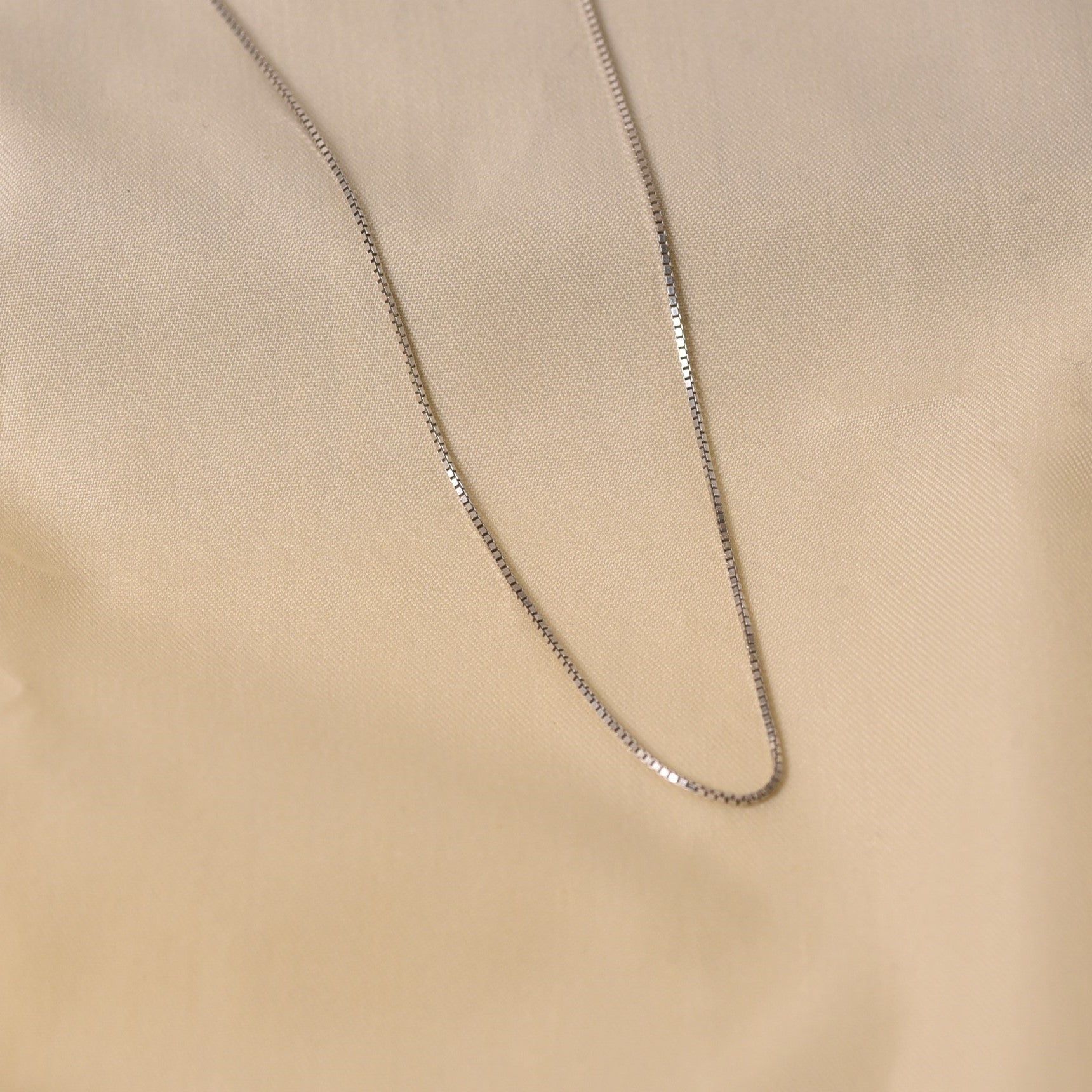 Silver box chain 2.1gm 18"+2"