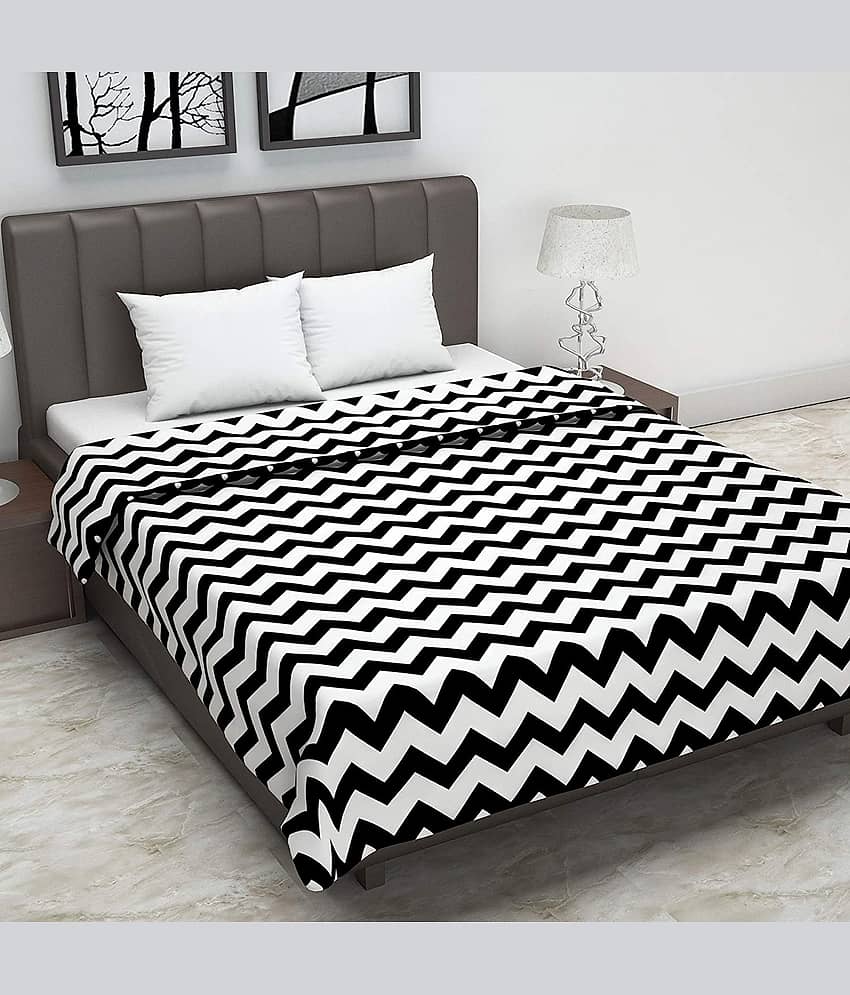 DIVINE CASA Double Polyester Black Geometrical Dohar