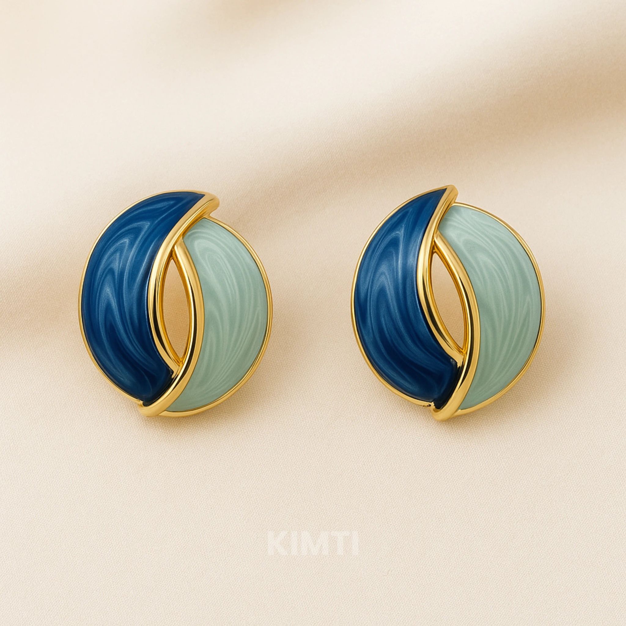 Affair to Die For Blue Stud Earring