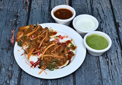 Aloo Tikki With Chhole