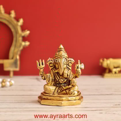 Shrimant Dagdusheth Halwai Ganpati Brass Idol - 2.5 Inch