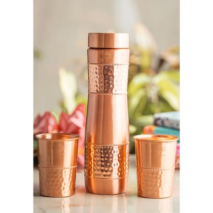 Indian Art Villa, Copper Drinkware Gift Set of 2 Glass and 1 Bottle With Half Lacquer Half Hammer Design, 275 ML  Glass and 1000 ml Bottle