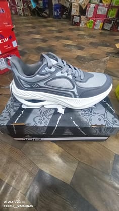 SPORTS SHOES