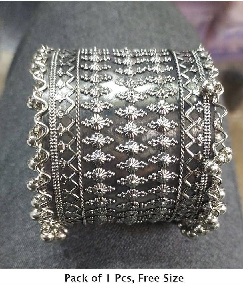 Samridhi DC Silver Bangle ( Pack of 1 )