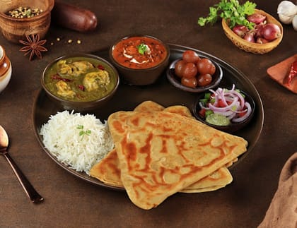 Saag Chicken Thali Meal