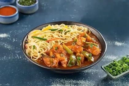 Veg. Hakka Noodles With Chilli Paneer