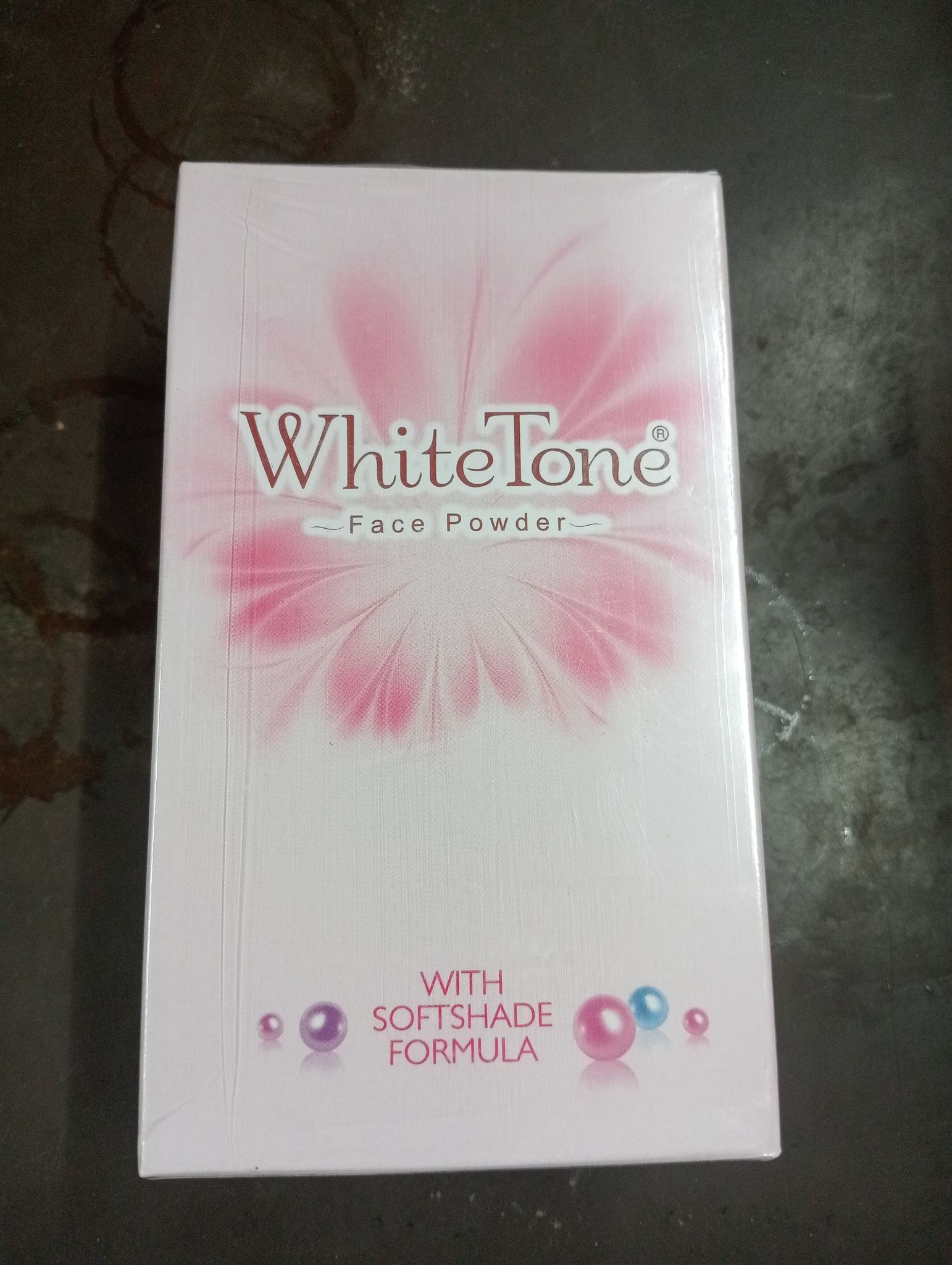 White tone face powder 