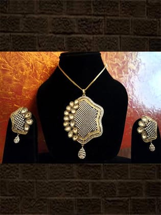 High quality AD and kundan pendant set WITHOUT CHAIN