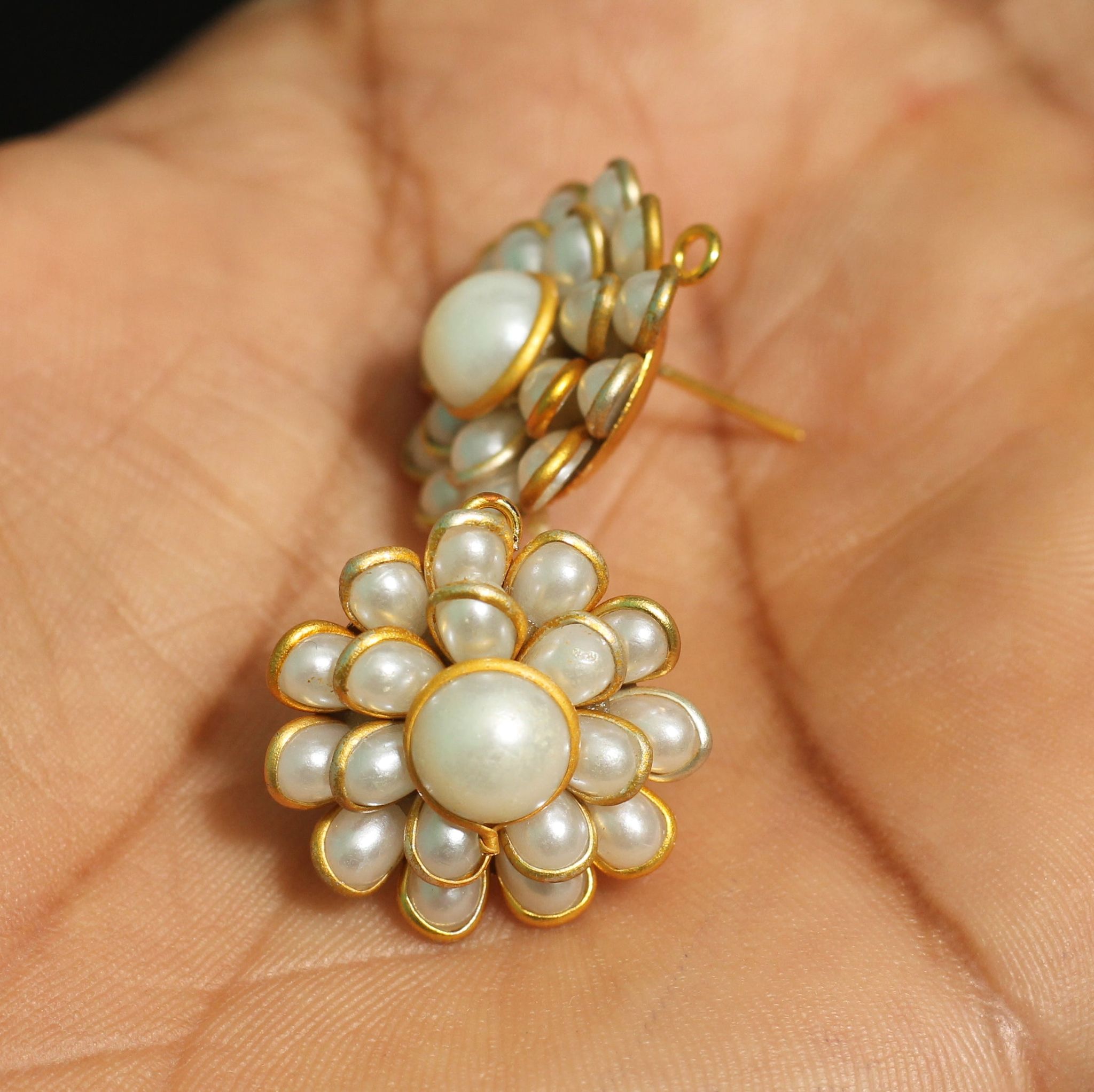 2 Pairs Pacchi Earring White 20X20 mm-White / Acrylic