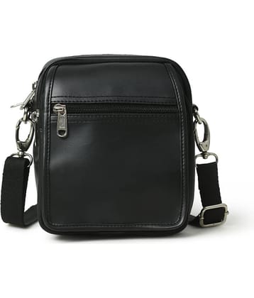 MATRICE - Black Solid Messenger Bag