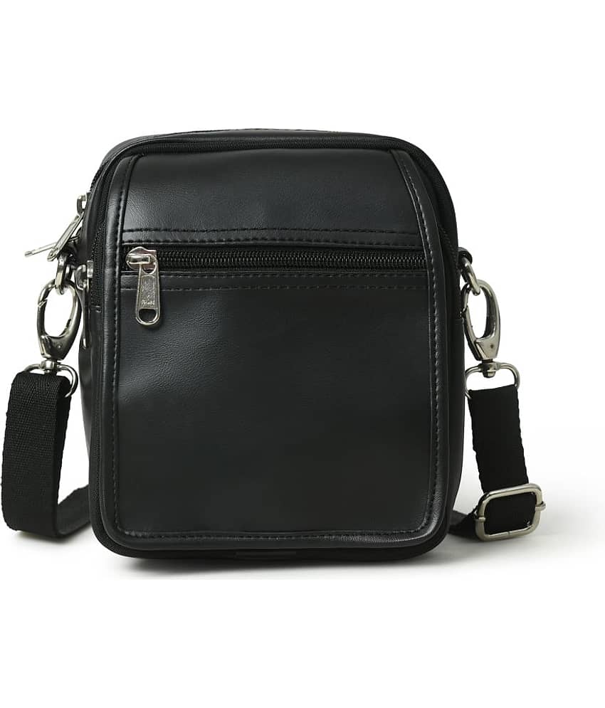 MATRICE - Black Solid Messenger Bag