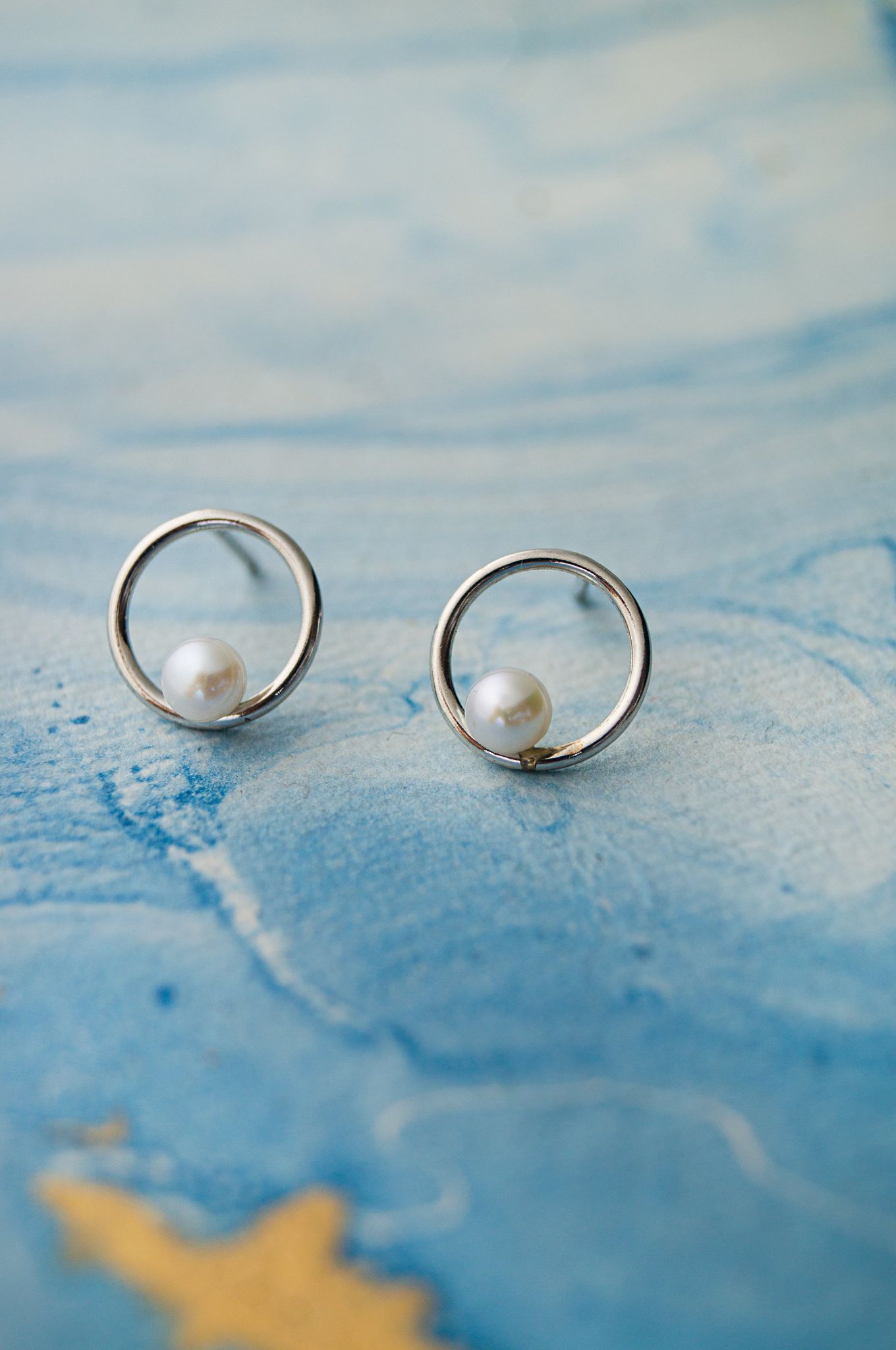 Swinging Pearl Circular Dainty Sterling Silver Stud Earrings-Silver