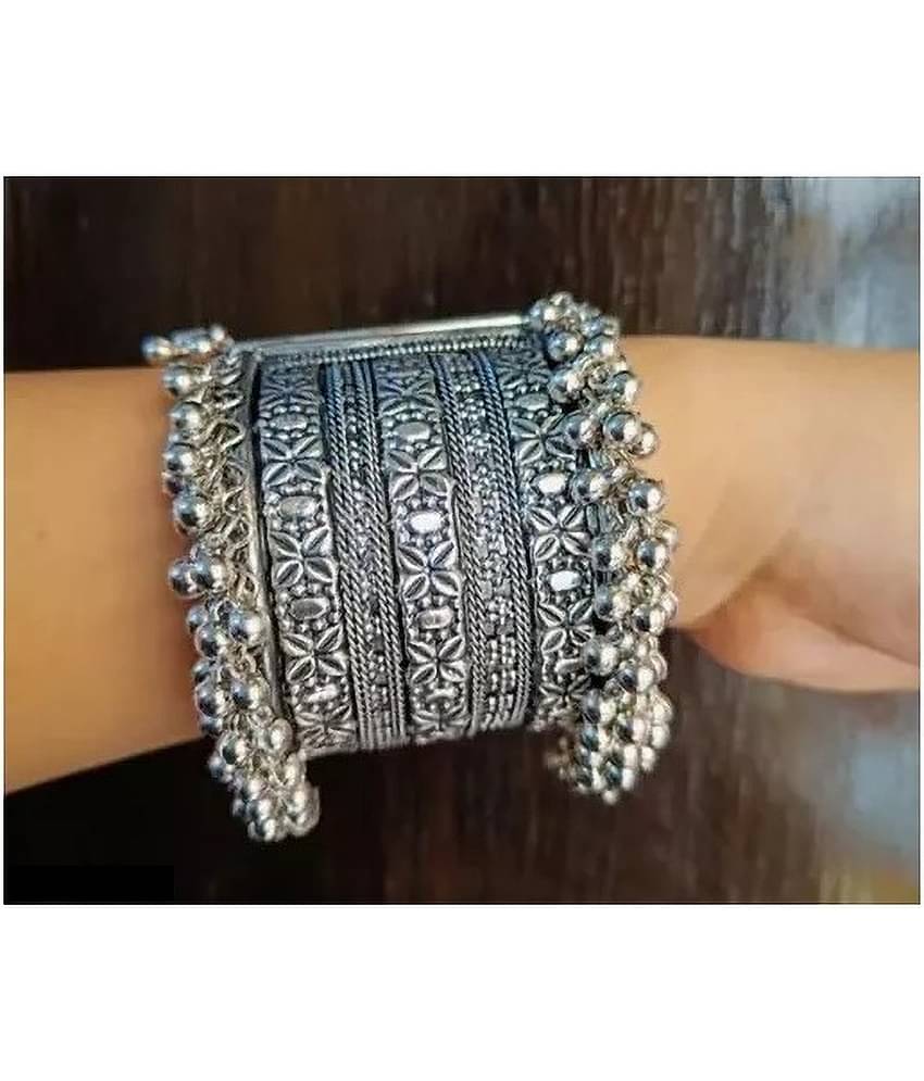 Samridhi DC Silver Bangle ( Pack of 1 )
